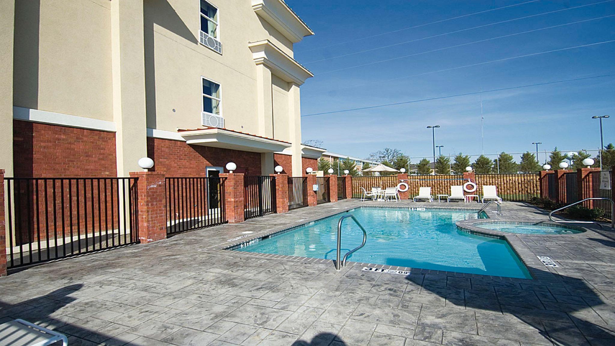 Holiday Inn Express Mccomb By Ihg Exterior foto